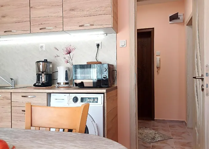 Serene Sky شقة فارنا