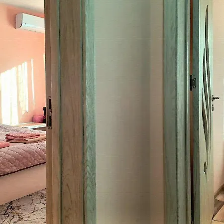 Serene Sky Apartment Warna